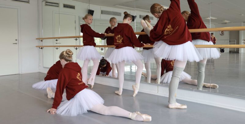 Balletkompagniet sælger basis-ballettøj til alle